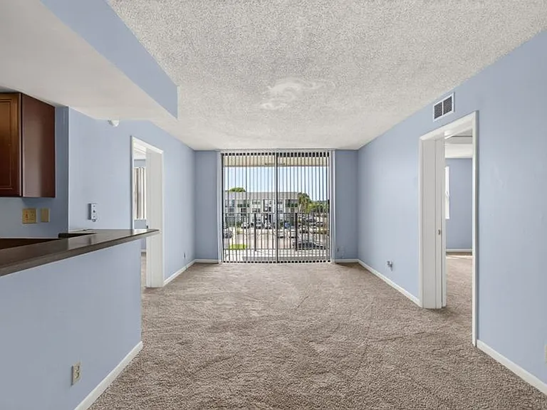 724 Executive Center Dr #31-8-31 — Photo 3