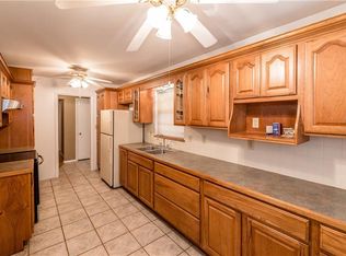 305 Iroquois Trl, Foss, OK 73647