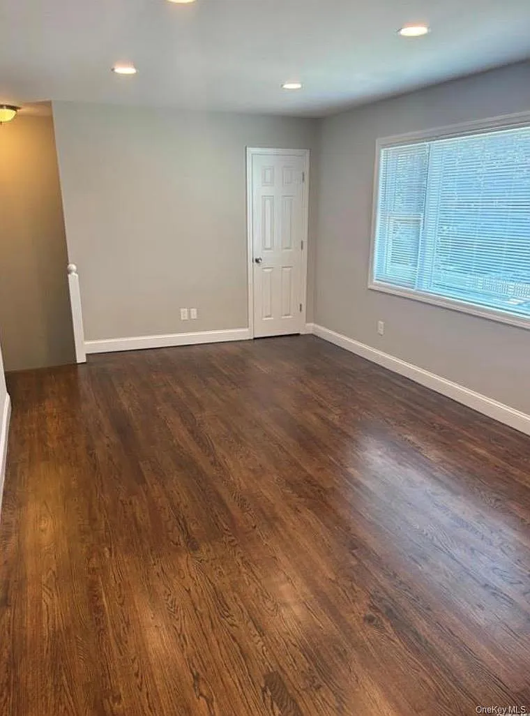 3 bed, 1.0 bath, 1200 sqft, $3,200 — Photo 3