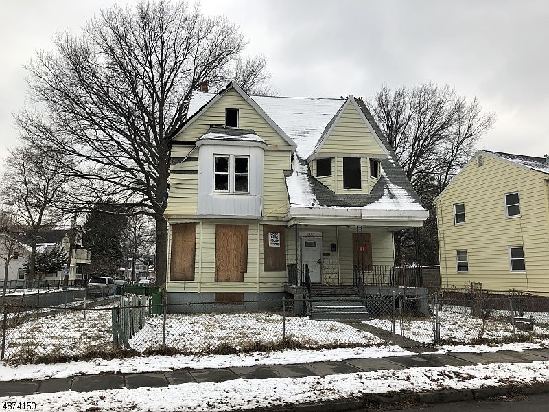2nd image of 107 Hillyer St