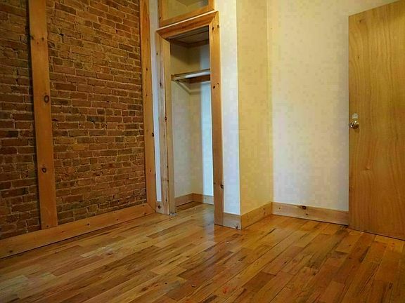 5th image of 645 Willoughby Ave #2L