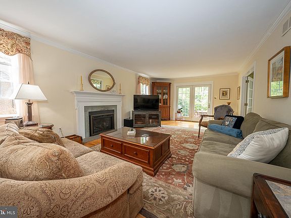 5th image of 541 W Moreland Ave