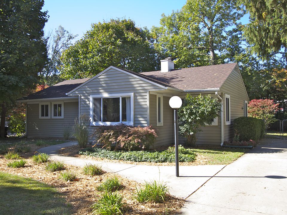 1st image of 2606 Carmel St