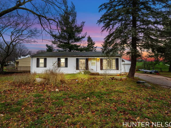 141 Brandywyne Dr NW, Comstock Park, MI 49321