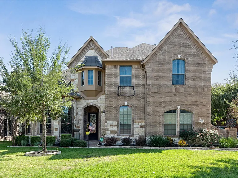 3808 Avery Woods Ln — Photo 2