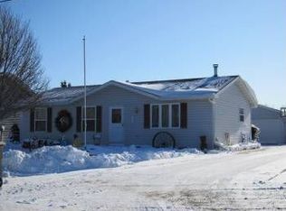 1104 E Scott St, Omro, WI 54963