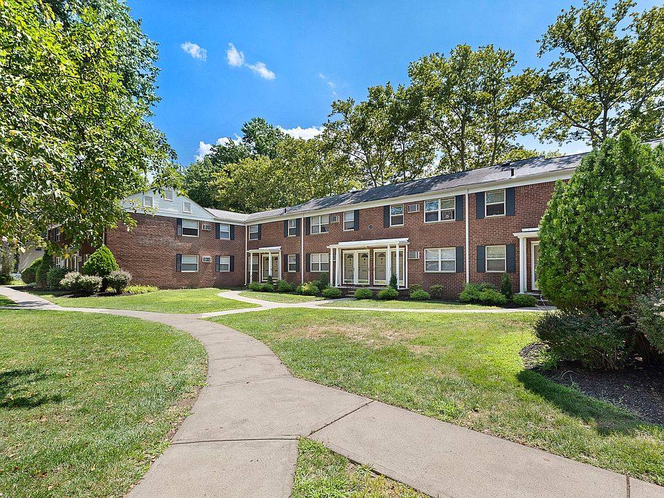 1st image of 96 E Lakeview Ave #152
