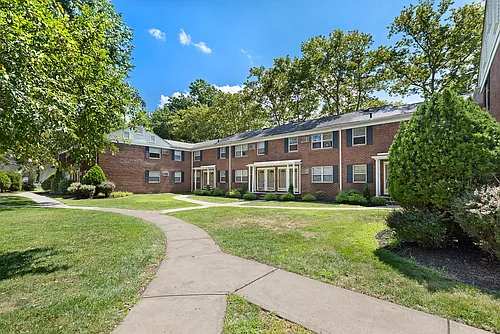 Lakeview Apartments Photo 1