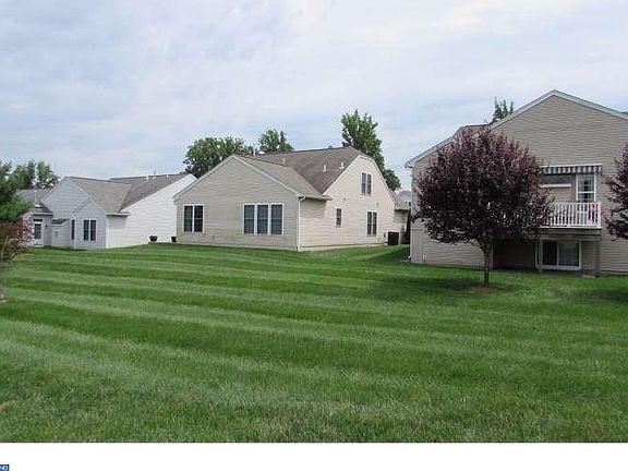 5th image of 1725 Wisteria Way