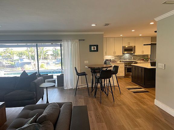 4th image of 383 El Greco Dr
