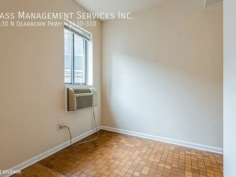 1430 N Dearborn Pkwy — Photo 22
