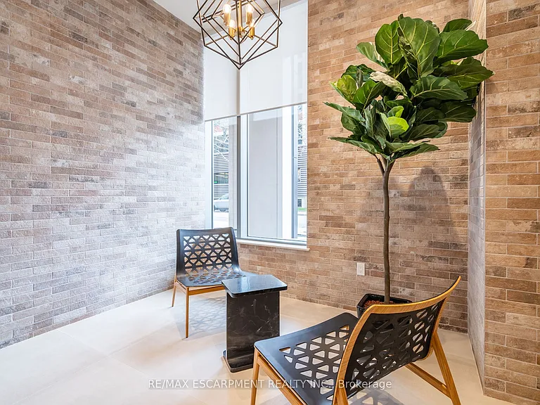 212 King William St #816 — Photo 45