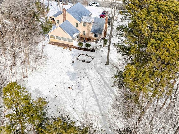 3rd image of 13 Somers Ave