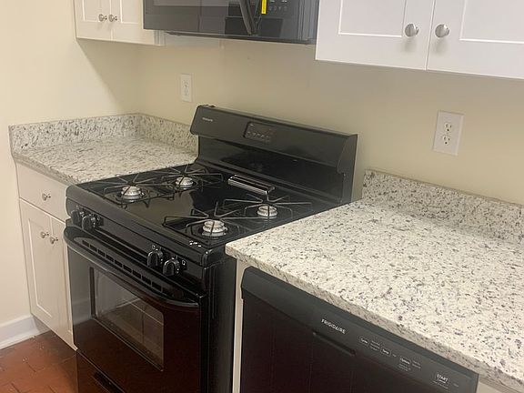 3rd image of 1117 W Grace St