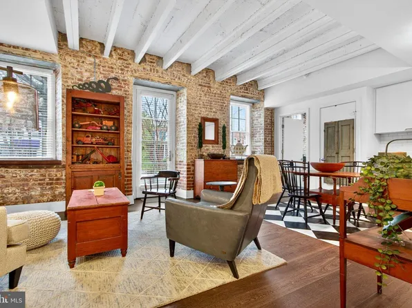 515 N Washington St APT 105, Alexandria, VA 22314