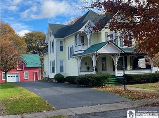 21 Chestnut St, Westfield, NY 14787