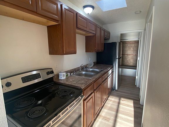 5th image of 240 E Whidbey Ave