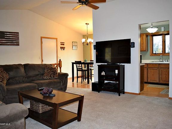 3rd image of 550 Kim Ln SW