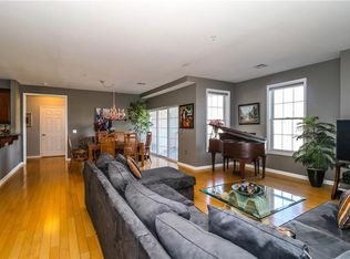 301 Regency Pl, Woodbridge, NJ 07095