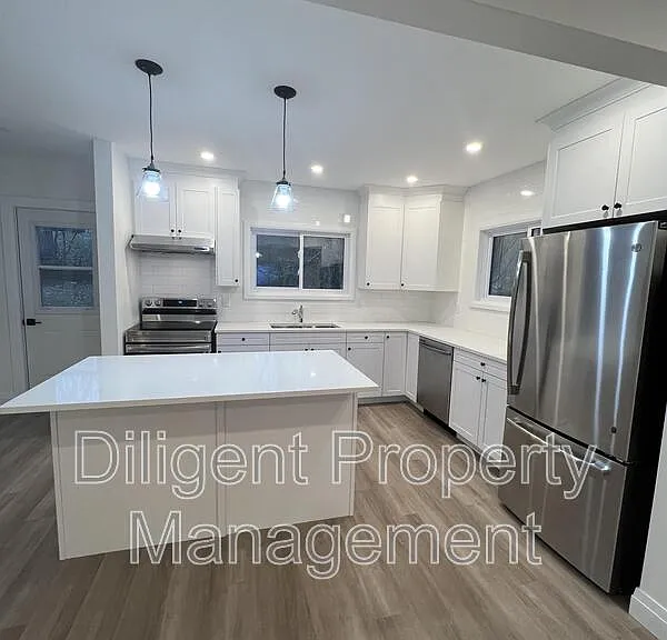 438 Bellevue St #UPPER — Photo 17