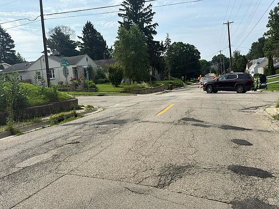 4th image of 222 S Rockford Ave