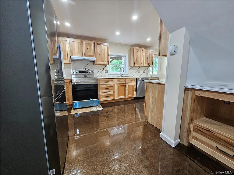 748 Greenville Tpke — Photo 9