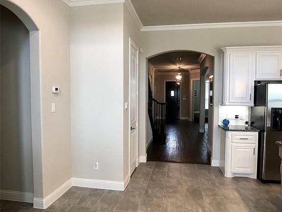 4th image of 5021 Niagara St