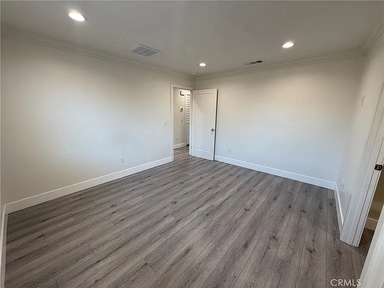 231 W 5th St — Photo 30