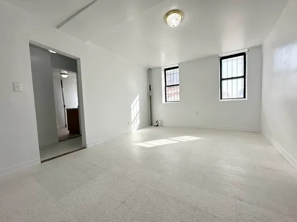 560 Audubon Avenue image 1 of 9