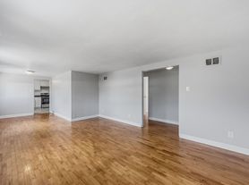2 bed, 1.0 bath, 928 sqft, $1,450, 3 beds  1.5 baths (1140 sqft)