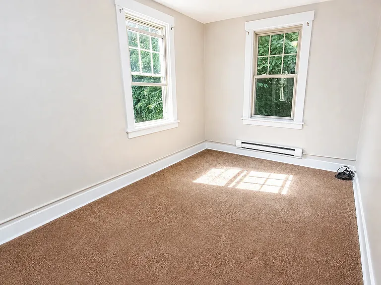 Carpeted 2-Bedroom