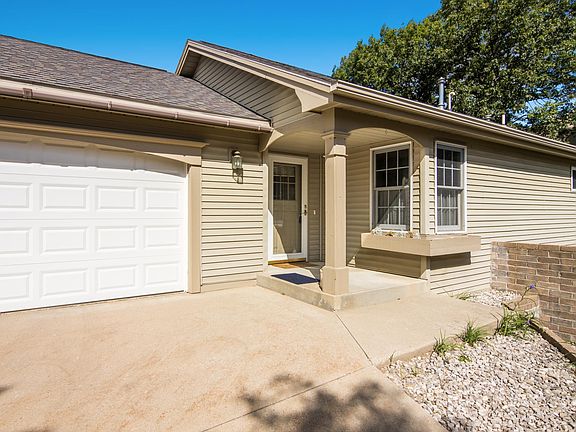 2nd image of 1052 Hemingway Ln