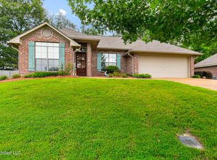 326 Fairview Dr, Brandon, MS 39047