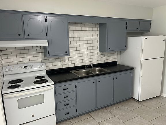 4th image of 307 S 73rd Dr