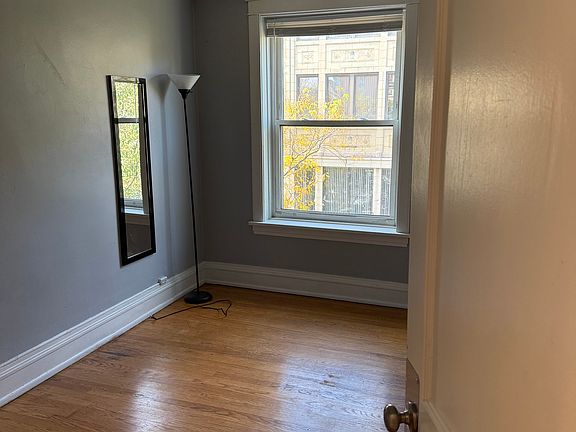 4th image of 136 N Marion St #3C