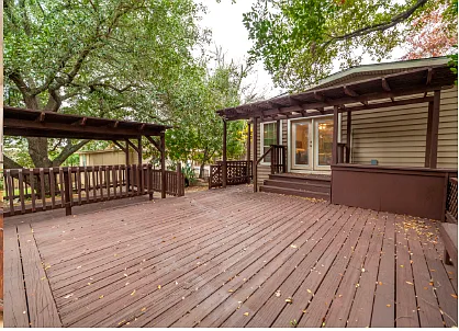 Building Photo - 4750 View Dr
