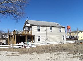 2nd image of 226 Coral St