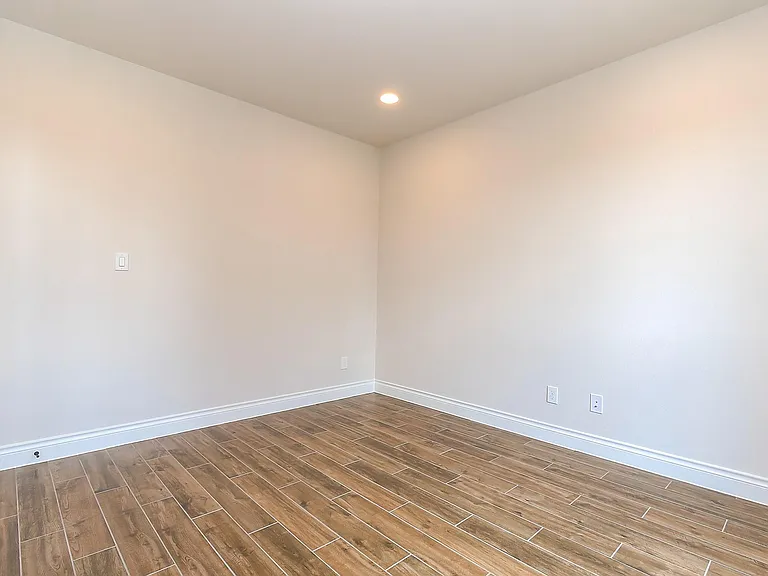 3410 Willow Crescent Ct — Photo 14