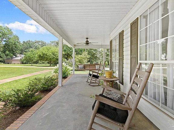 2nd image of 370 Parker Ln