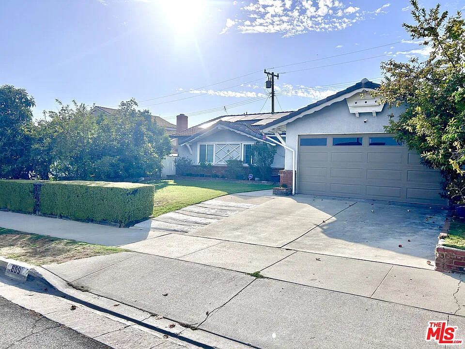 4 bed, 2.0 bath, 1496 sqft, $4,100 — Photo 3