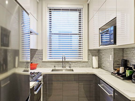 3rd image of 457 W 141st St