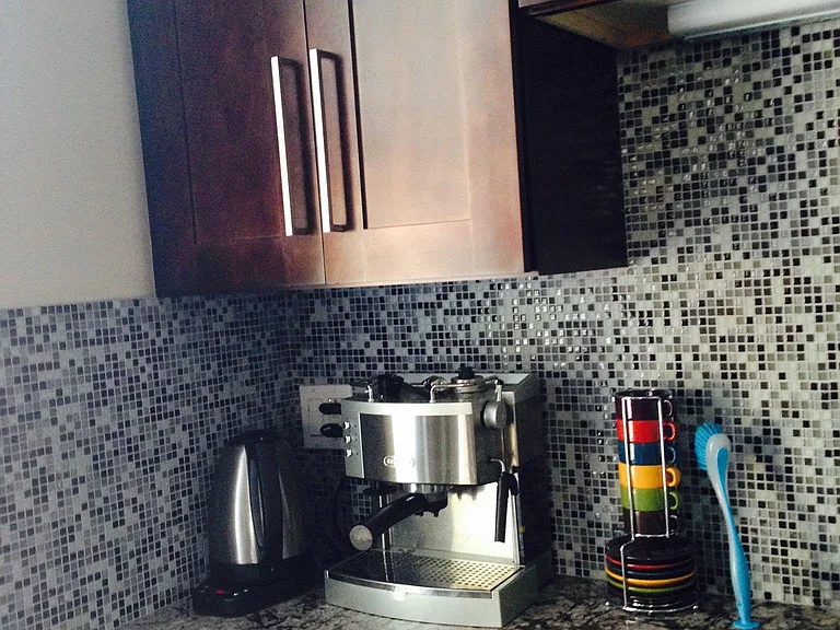 1101 N Winchester Ave — Photo 2
