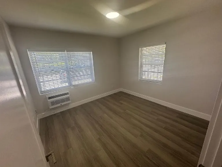 140 SW 21st Ave — Photo 6