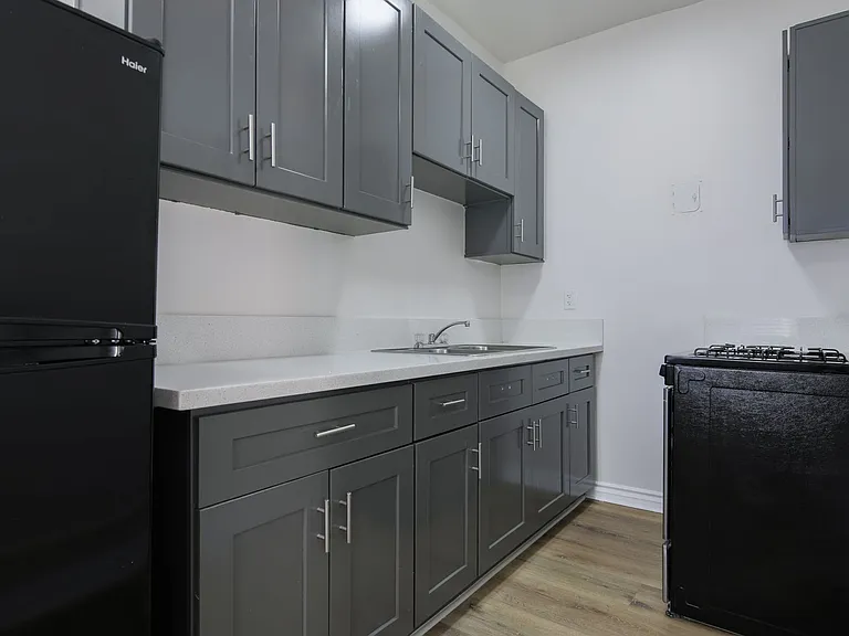 Beautiful Newly Renovated Apartment in Koreatown — Photo 13