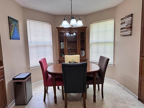 5th image of 23 Oakridge Dr