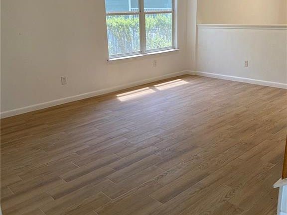 4th image of 303 Lollipop Ln