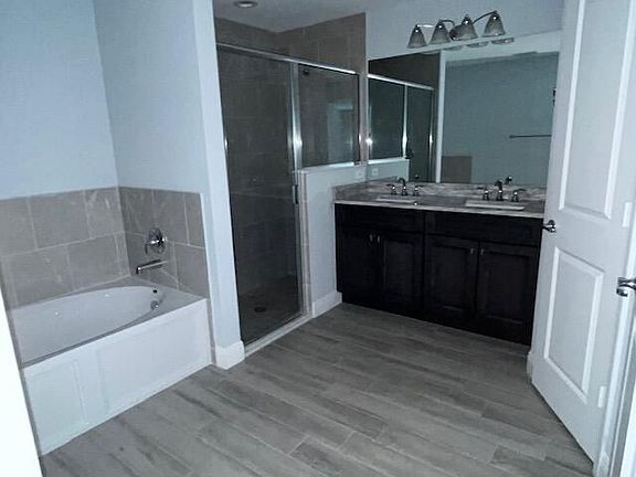 4th image of 2501 SE Mariposa Ave