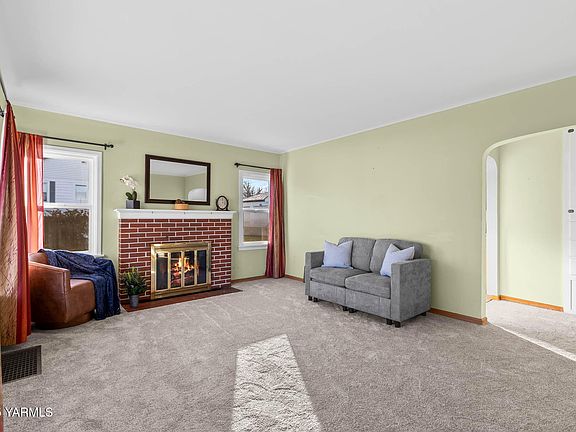 3rd image of 304 N 35th Ave