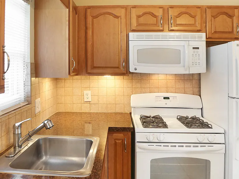 Brookview Manor Apartments, LLC — Photo 2