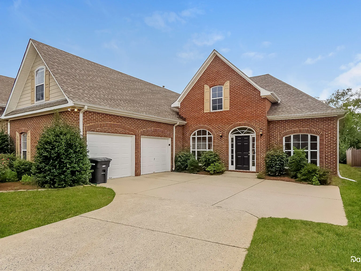 3 bed, 2.0 bath, 2393 sqft, $3,055 — Photo 2